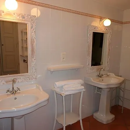 Le Cloitre Du Couvent Bed & Breakfast 3*